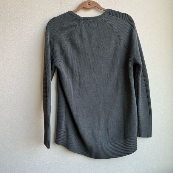 Athleta Women's Gray Merino Wool Blend Hanover V-Neck Sweater Size XS Relaxed - Picture 7 of 7